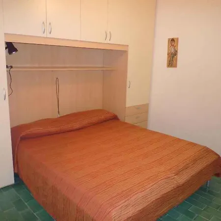 Holiday In 25699